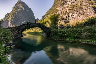 【陽山連州3天】<神秘美麗的連州地下河、廣東峽天下峽谷玻璃橋、油嶺民俗瑤寨>