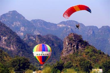 【英德2天】<入住英德奧園希爾頓逸林度假酒店 浸泡喀斯特水世界、醉美英西峰林曉鎮(zhèn)·油菜花田 櫻花園>